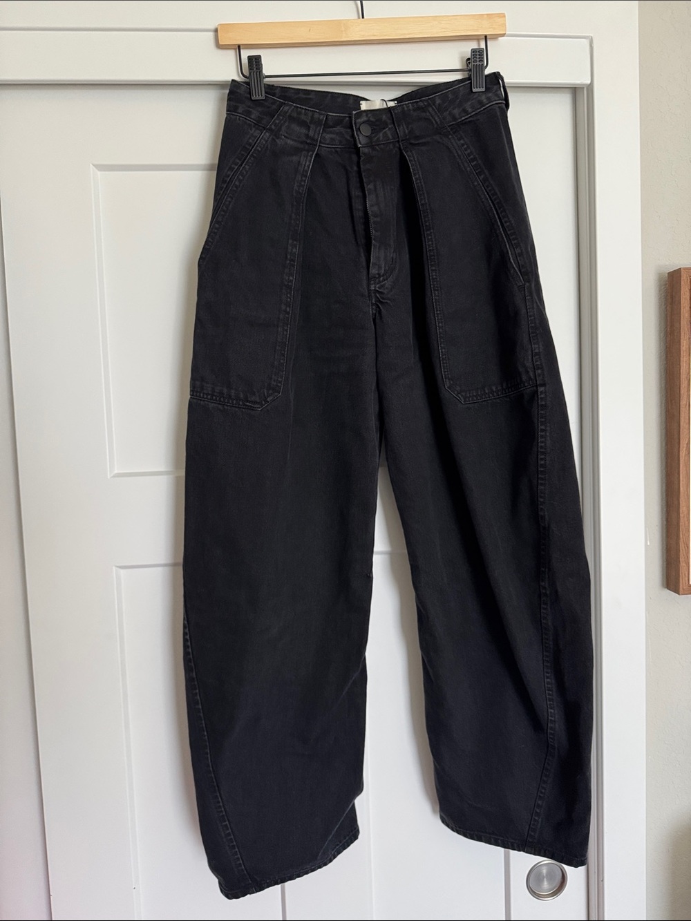 NWOT Black High-Rise Barrel Jeans